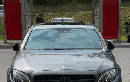 Mercedes-Benz E-Класс, 2017 год, 3 150 000 рублей, 5 фотография