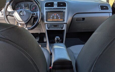 Volkswagen Polo VI (EU Market), 2015 год, 1 100 000 рублей, 27 фотография