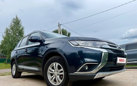 Mitsubishi Outlander III рестайлинг 3, 2018 год, 1 650 000 рублей, 4 фотография