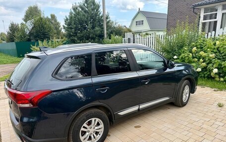 Mitsubishi Outlander III рестайлинг 3, 2018 год, 1 650 000 рублей, 3 фотография