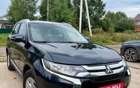 Mitsubishi Outlander III рестайлинг 3, 2018 год, 1 650 000 рублей, 5 фотография
