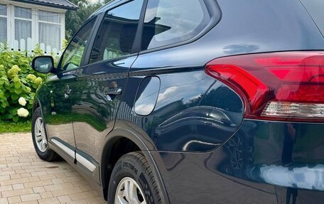 Mitsubishi Outlander III рестайлинг 3, 2018 год, 1 650 000 рублей, 8 фотография