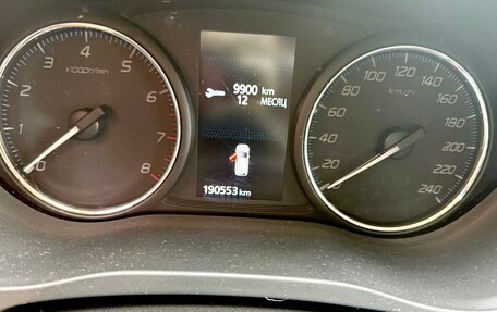 Mitsubishi Outlander III рестайлинг 3, 2018 год, 1 650 000 рублей, 17 фотография
