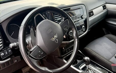 Mitsubishi Outlander III рестайлинг 3, 2018 год, 1 650 000 рублей, 18 фотография