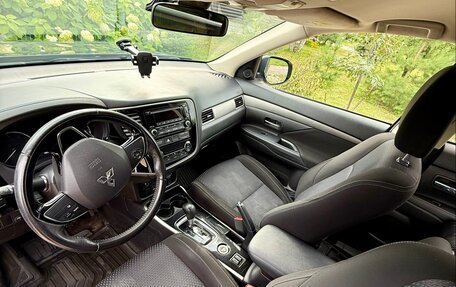 Mitsubishi Outlander III рестайлинг 3, 2018 год, 1 650 000 рублей, 10 фотография