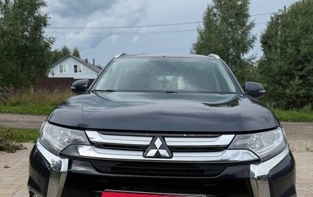 Mitsubishi Outlander III рестайлинг 3, 2018 год, 1 650 000 рублей, 6 фотография