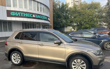 Volkswagen Tiguan II, 2021 год, 3 650 000 рублей, 2 фотография