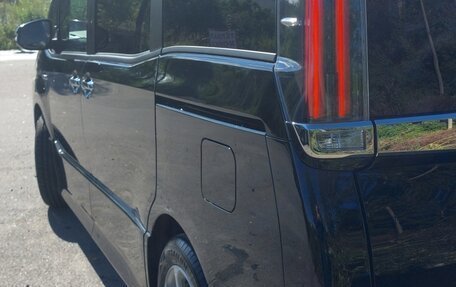 Toyota Noah III, 2019 год, 2 850 000 рублей, 6 фотография