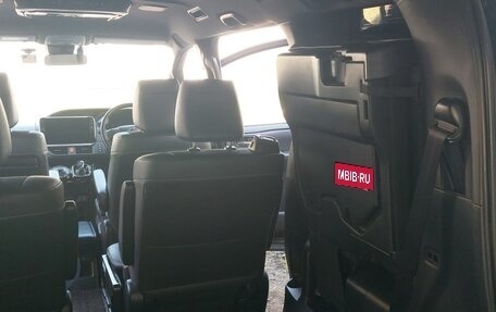 Toyota Noah III, 2019 год, 2 850 000 рублей, 9 фотография