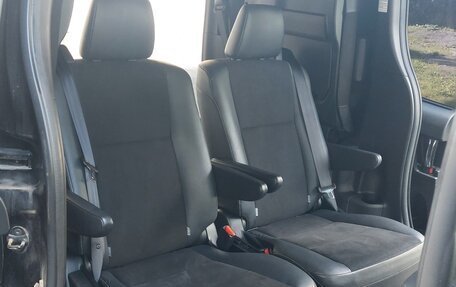 Toyota Noah III, 2019 год, 2 850 000 рублей, 16 фотография