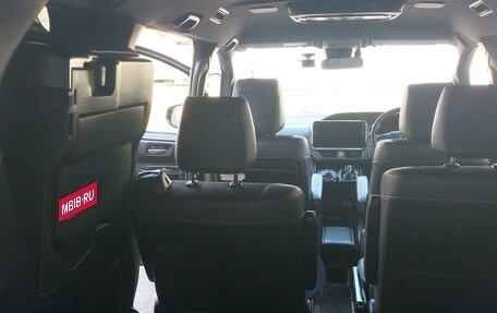 Toyota Noah III, 2019 год, 2 850 000 рублей, 10 фотография