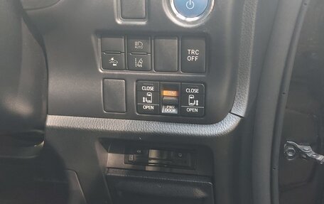Toyota Noah III, 2019 год, 2 850 000 рублей, 30 фотография