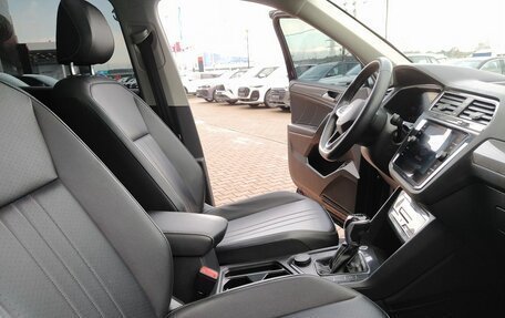 Volkswagen Tiguan II, 2021 год, 3 600 000 рублей, 21 фотография