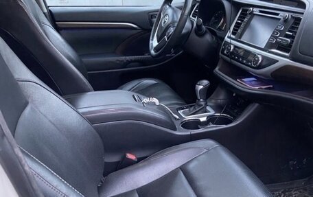 Toyota Highlander III, 2014 год, 3 300 000 рублей, 13 фотография