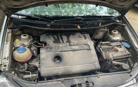 Volkswagen Polo IV рестайлинг, 2005 год, 280 000 рублей, 15 фотография