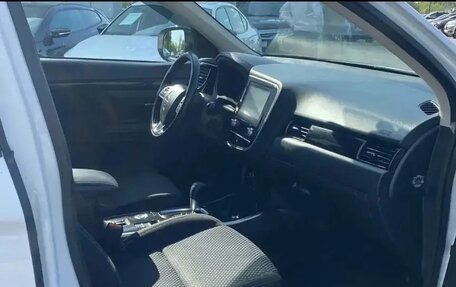 Mitsubishi Outlander III рестайлинг 3, 2021 год, 2 550 000 рублей, 7 фотография