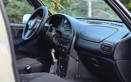 Chevrolet Niva I рестайлинг, 2011 год, 330 000 рублей, 24 фотография