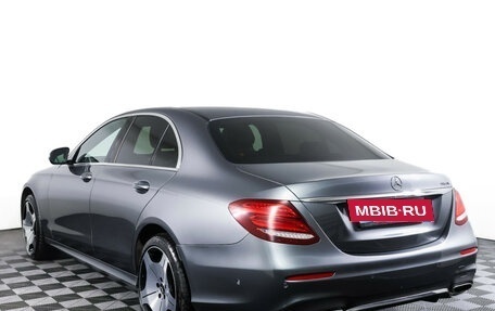 Mercedes-Benz E-Класс, 2019 год, 3 190 000 рублей, 7 фотография