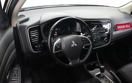 Mitsubishi Outlander III рестайлинг 3, 2013 год, 1 318 000 рублей, 9 фотография