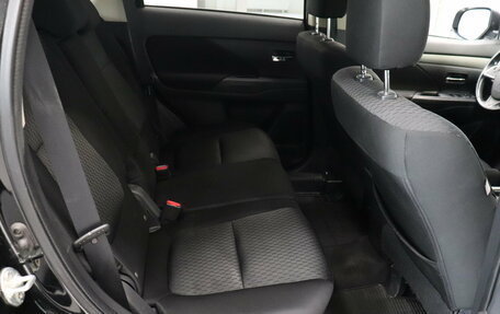 Mitsubishi Outlander III рестайлинг 3, 2013 год, 1 318 000 рублей, 15 фотография