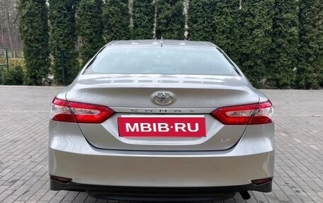 Toyota Camry, 2018 год, 1 620 000 рублей, 5 фотография