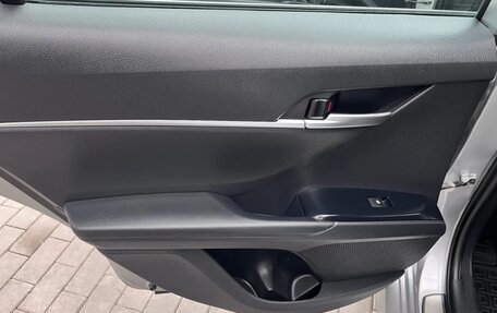 Toyota Camry, 2018 год, 1 620 000 рублей, 10 фотография