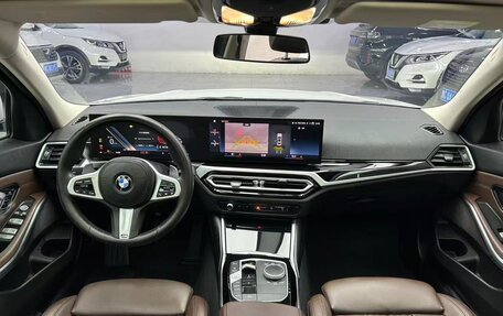 BMW 3 серия, 2023 год, 2 660 000 рублей, 16 фотография