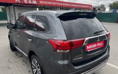 Mitsubishi Outlander III рестайлинг 3, 2014 год, 2 849 000 рублей, 6 фотография