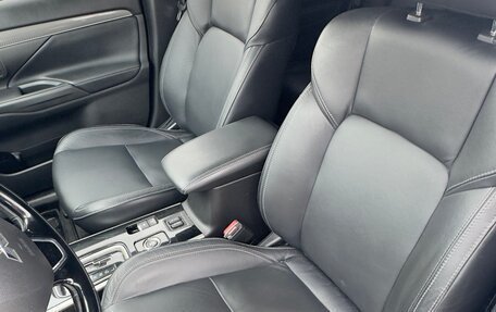 Mitsubishi Outlander III рестайлинг 3, 2014 год, 2 849 000 рублей, 13 фотография