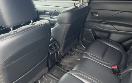 Mitsubishi Outlander III рестайлинг 3, 2014 год, 2 849 000 рублей, 11 фотография