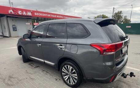 Mitsubishi Outlander III рестайлинг 3, 2014 год, 2 849 000 рублей, 7 фотография