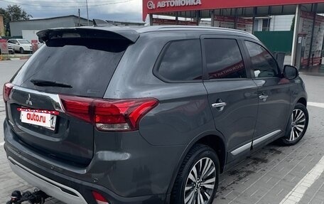 Mitsubishi Outlander III рестайлинг 3, 2014 год, 2 849 000 рублей, 5 фотография