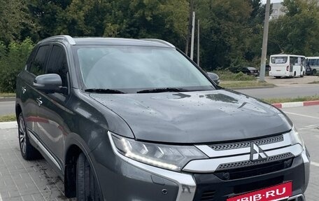 Mitsubishi Outlander III рестайлинг 3, 2014 год, 2 849 000 рублей, 3 фотография