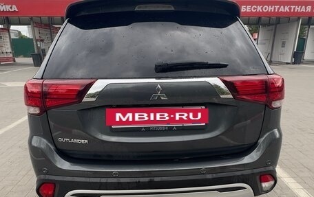 Mitsubishi Outlander III рестайлинг 3, 2014 год, 2 849 000 рублей, 8 фотография