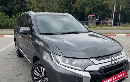 Mitsubishi Outlander III рестайлинг 3, 2014 год, 2 849 000 рублей, 27 фотография