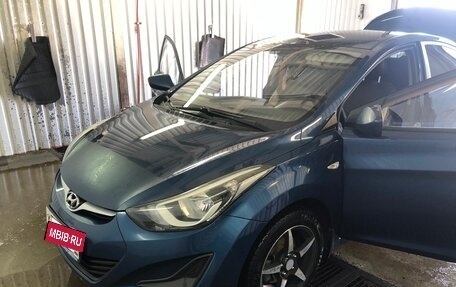 Hyundai Elantra V, 2014 год, 880 000 рублей, 2 фотография