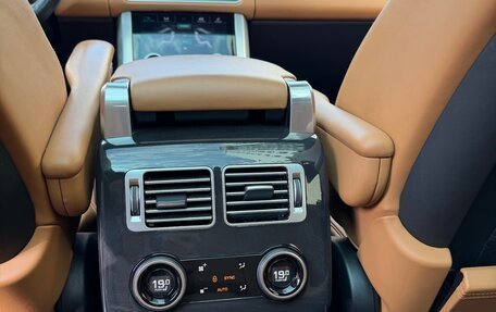 Land Rover Range Rover IV рестайлинг, 2019 год, 7 300 000 рублей, 16 фотография