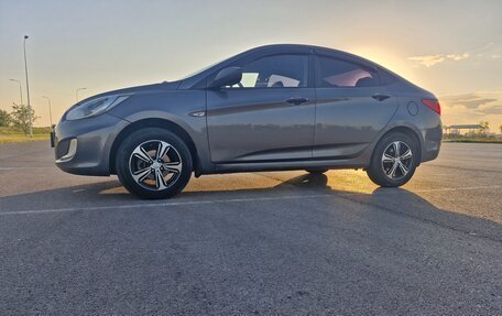Hyundai Solaris II рестайлинг, 2011 год, 690 000 рублей, 5 фотография