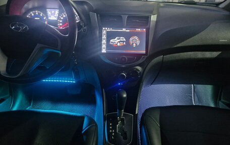 Hyundai Solaris II рестайлинг, 2011 год, 690 000 рублей, 12 фотография