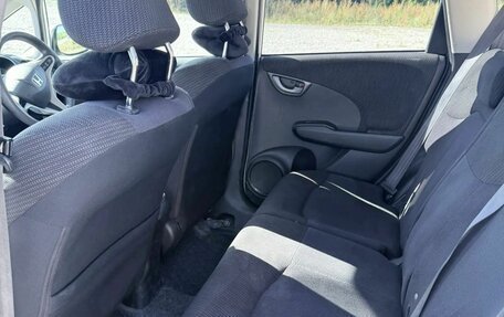 Honda Fit III, 2010 год, 750 000 рублей, 4 фотография