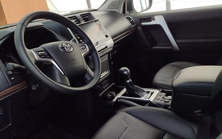 Toyota Land Cruiser Prado 150 рестайлинг 2, 2020 год, 7 000 000 рублей, 3 фотография