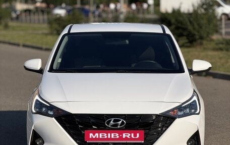 Hyundai Solaris II рестайлинг, 2021 год, 1 520 000 рублей, 4 фотография