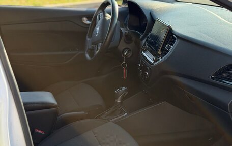 Hyundai Solaris II рестайлинг, 2021 год, 1 520 000 рублей, 25 фотография