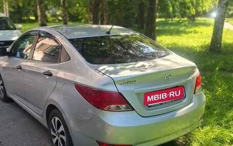Hyundai Solaris II рестайлинг, 2015 год, 950 000 рублей, 4 фотография