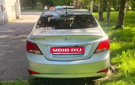 Hyundai Solaris II рестайлинг, 2015 год, 950 000 рублей, 3 фотография