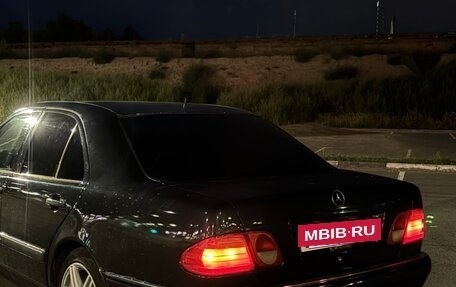 Mercedes-Benz E-Класс, 1996 год, 510 000 рублей, 3 фотография