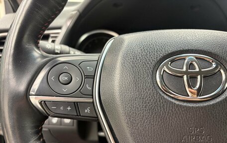Toyota Camry, 2021 год, 3 300 000 рублей, 10 фотография