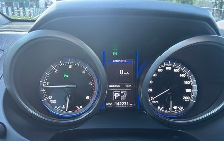 Toyota Land Cruiser Prado 150 рестайлинг 2, 2017 год, 3 790 000 рублей, 6 фотография
