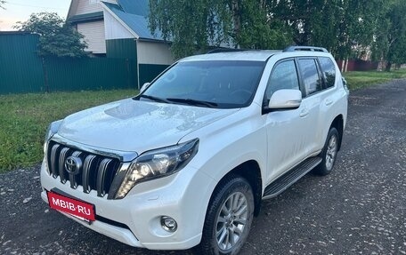 Toyota Land Cruiser Prado 150 рестайлинг 2, 2017 год, 3 790 000 рублей, 8 фотография