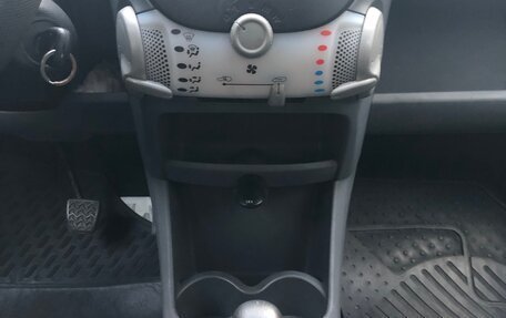 Peugeot 107 I рестайлинг, 2011 год, 565 000 рублей, 3 фотография